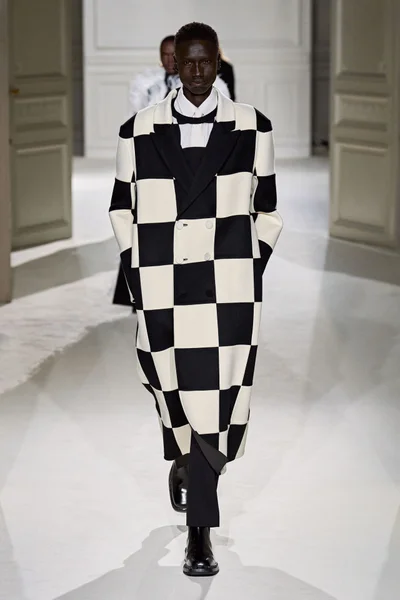 Look 15